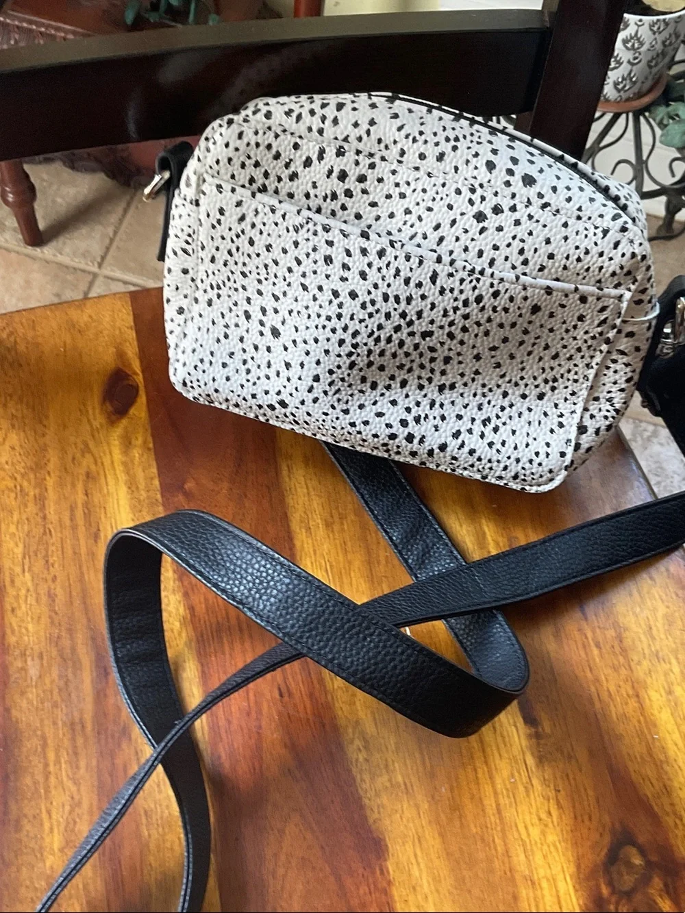 thirty-one White Crossbody Bag with Black Speckled Print